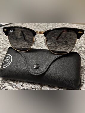 Ray-Ban Men’s Polished Black and Gold Dark Grey Gradient Sunglasses Brand New